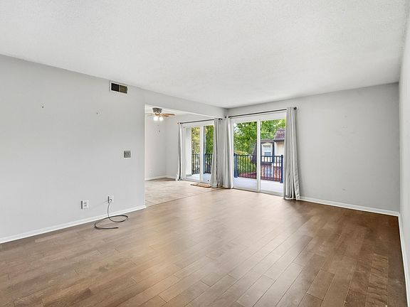3rd image of 2710 Rollins Rd #B5