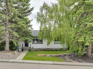 4024 W Grove Hill Rd SW, Calgary, AB T3E 4E6
