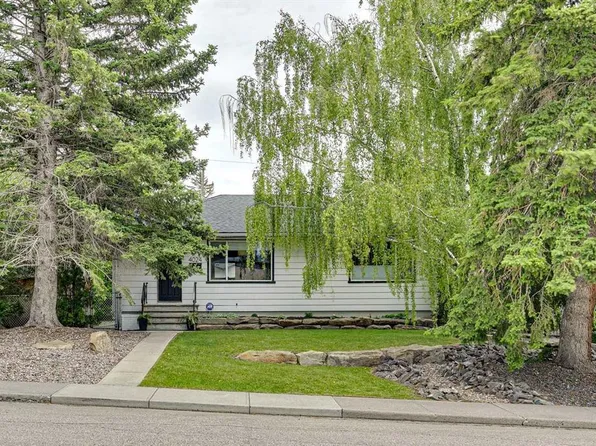 4024 W Grove Hill Rd SW, Calgary, AB T3E 4E6