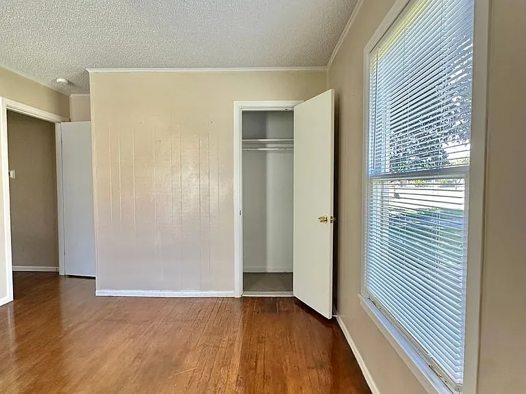 2473 Culver Ave — Photo 16