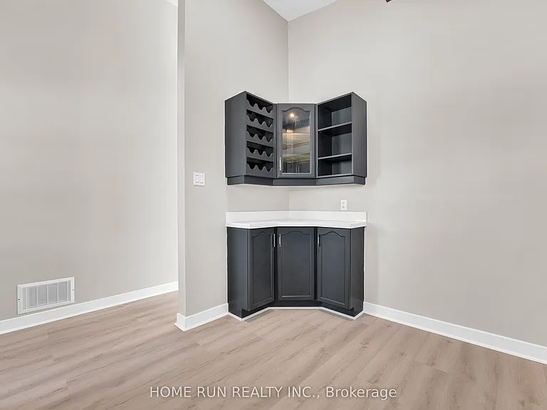 1259 Meadowlands Dr E — Photo 22