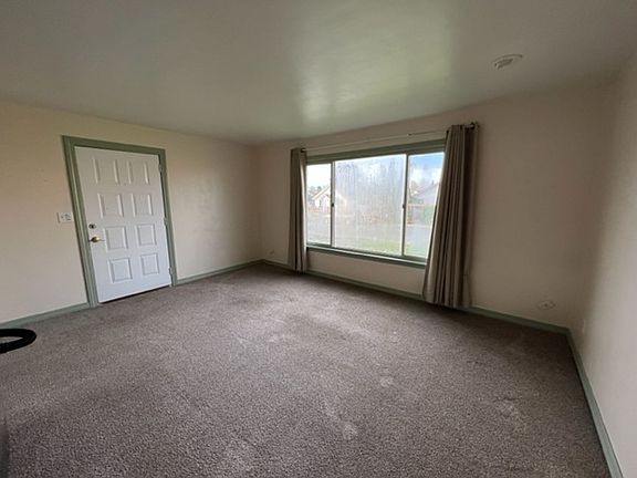 4th image of 1001 Oakes Ave