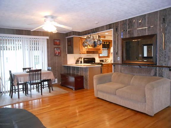 4th image of 540 New York Ave