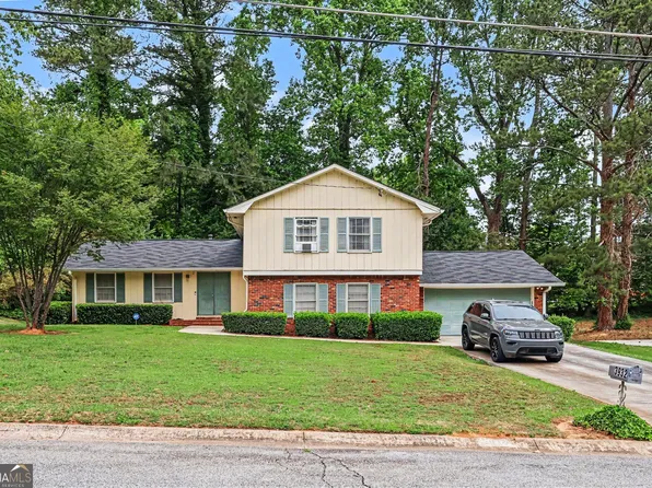3932 Pinehurst Valley Dr, Decatur, GA 30034