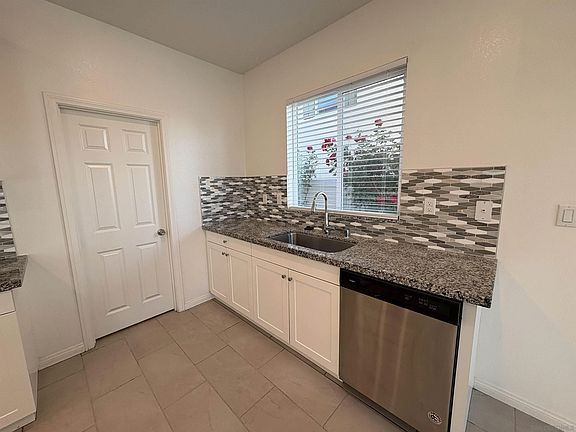 5th image of 420 Appleton Way