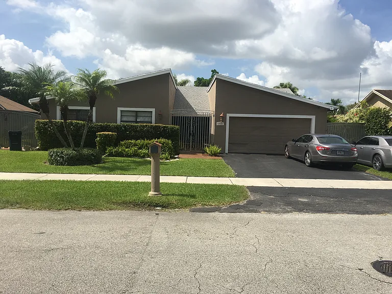 13430 SW 99th Ter — Photo 1