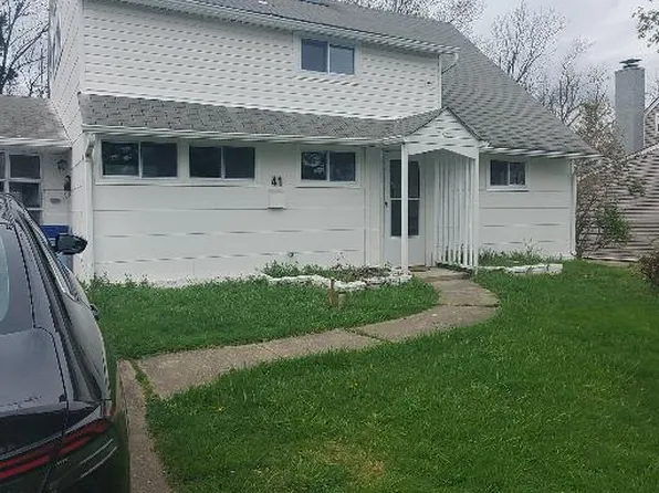 41 Whitewood Dr, Levittown, PA 19057