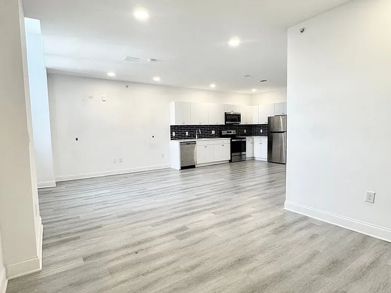 1600 West Hunting Park - Residential — Photo 32