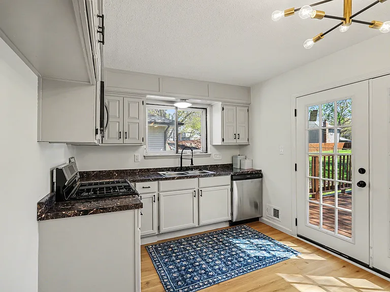 11939 Smalley Ave — Photo 20