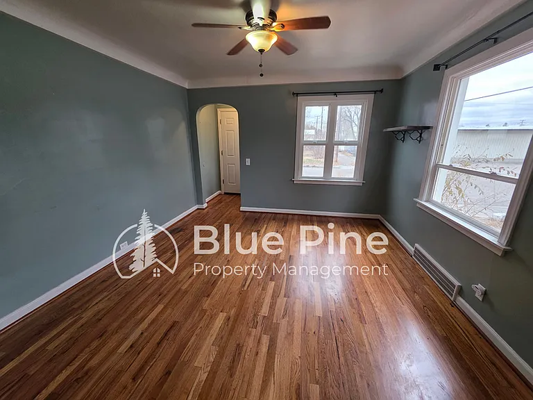 485 N Higbee Ave — Photo 3