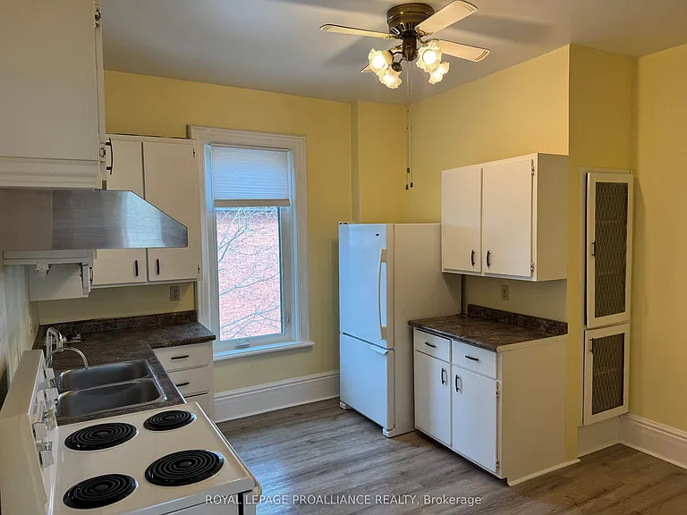 36 Sussex St N — Photo 9