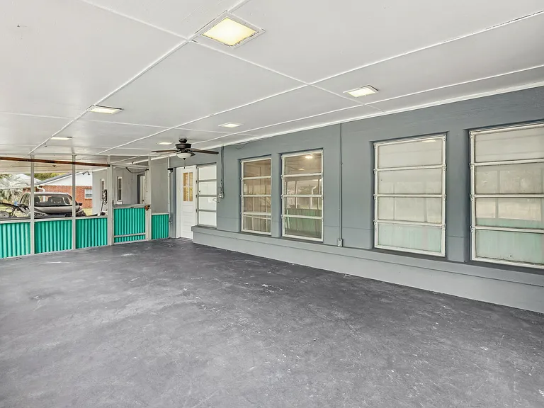 5340 Kingsbury St — Photo 11
