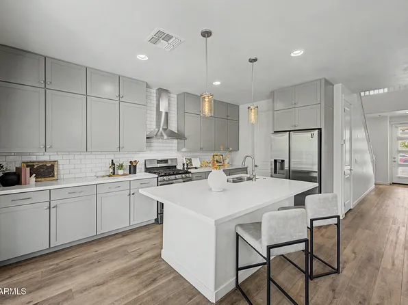 3746 E EARLL Drive, Phoenix, AZ 85018