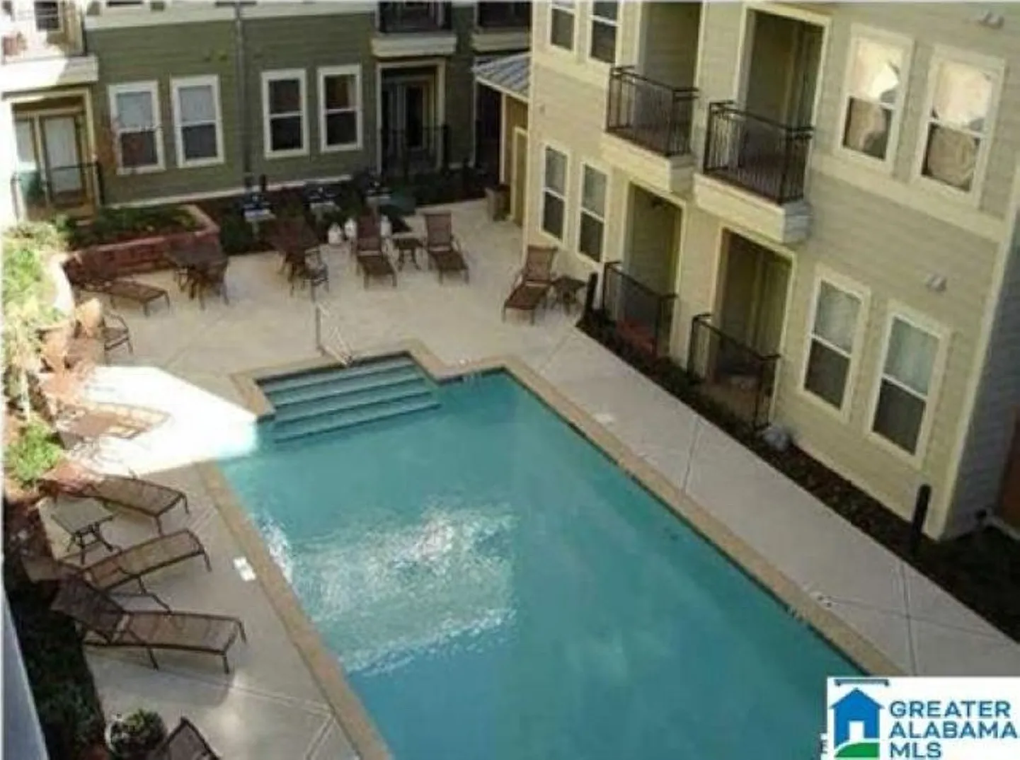 Wonderful 1 bedroom, 1 bathroom studio unit in the heart of the UAB Medical District — Photo 2