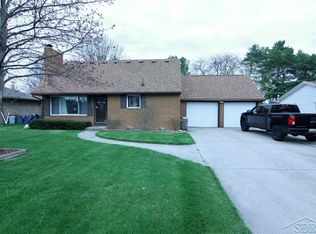 2446 Plainview Dr, Saginaw, MI 48603
