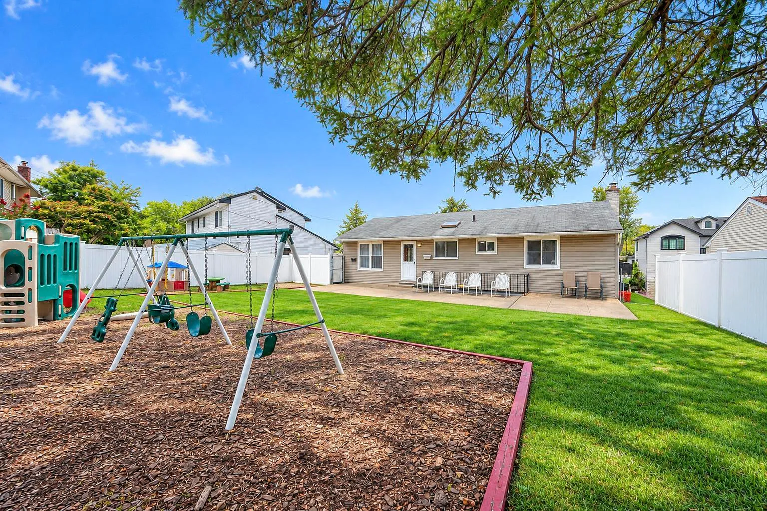 865 Prescott St — Photo 4