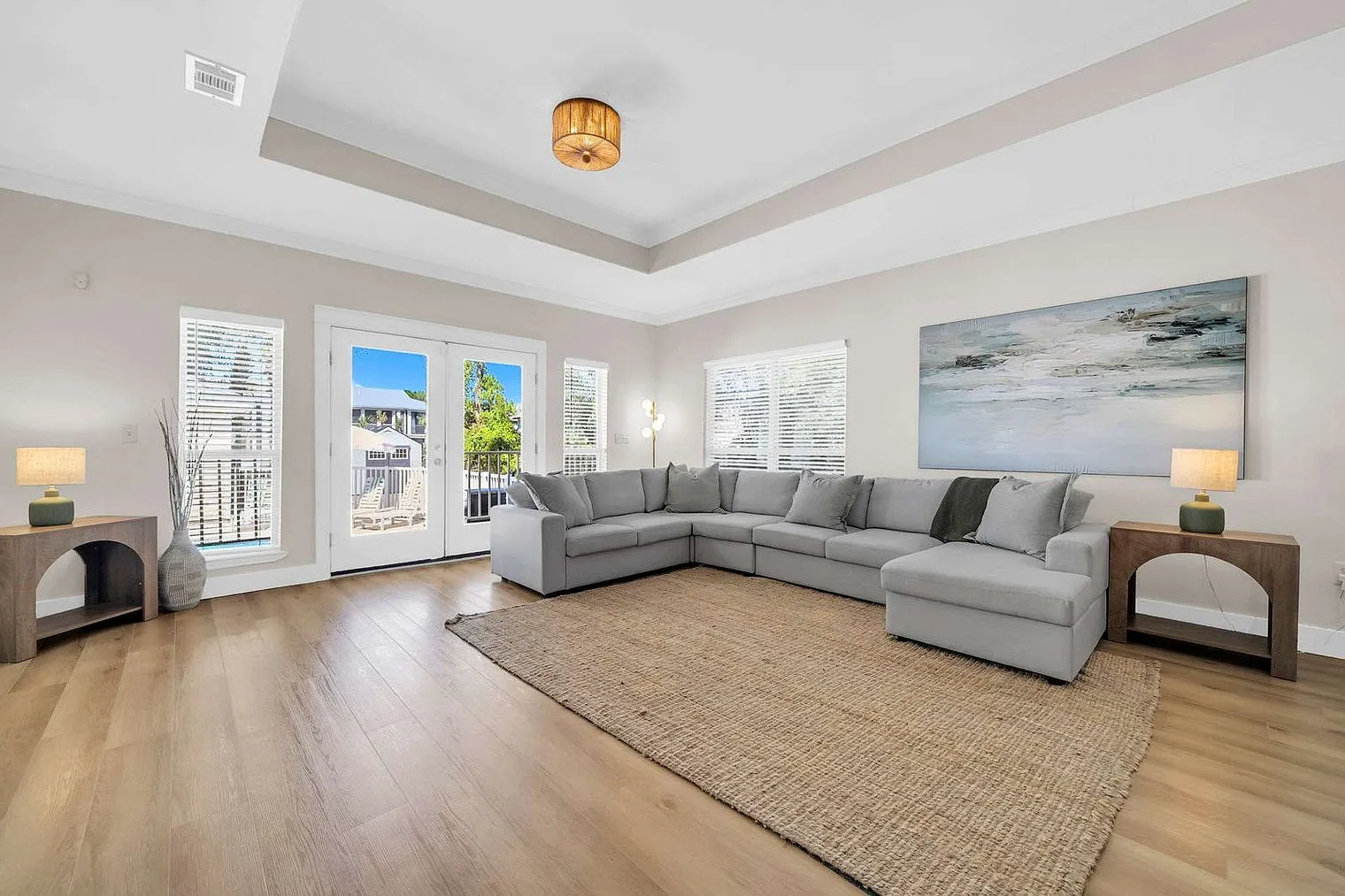 6 bed, 4.0 bath, 2335 sqft, $10,059 — Photo 3