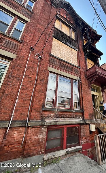 3rd image of 3004 6th Avenue