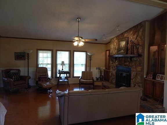 4th image of 405 Saint Smith Cir