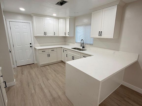 3rd image of 822 Woodrow Ave