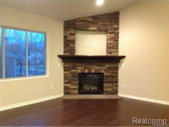 4th image of 322 Red Cedar Dr
