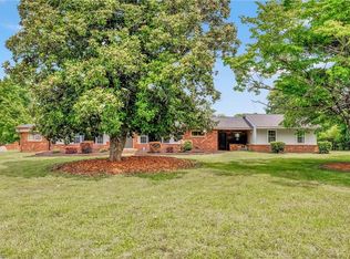 7549 Sunnyvale Dr, High Point, NC 27265