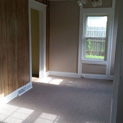 5th image of 3209 Laird Ave