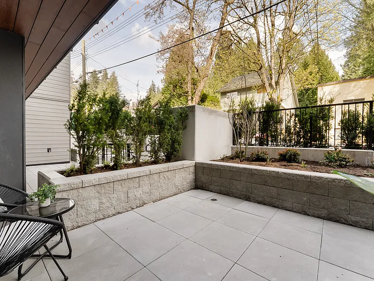 2762 Lonsdale Ave — Photo 23
