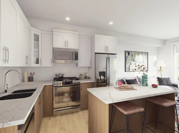 13757 108th Ave #1, Surrey, BC V3T 2M4