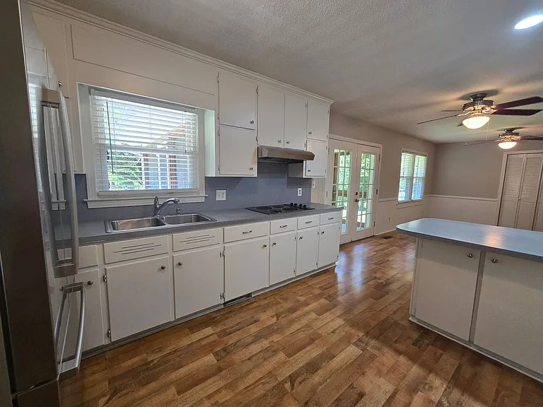 120 Milton Ave — Photo 4