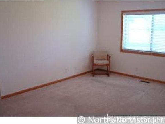 3rd image of 909 Main St W