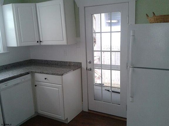 4th image of 838 Saint James Pl