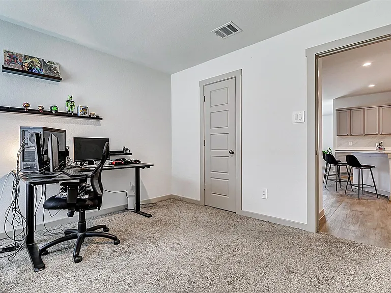 1731 William Scott St — Photo 13