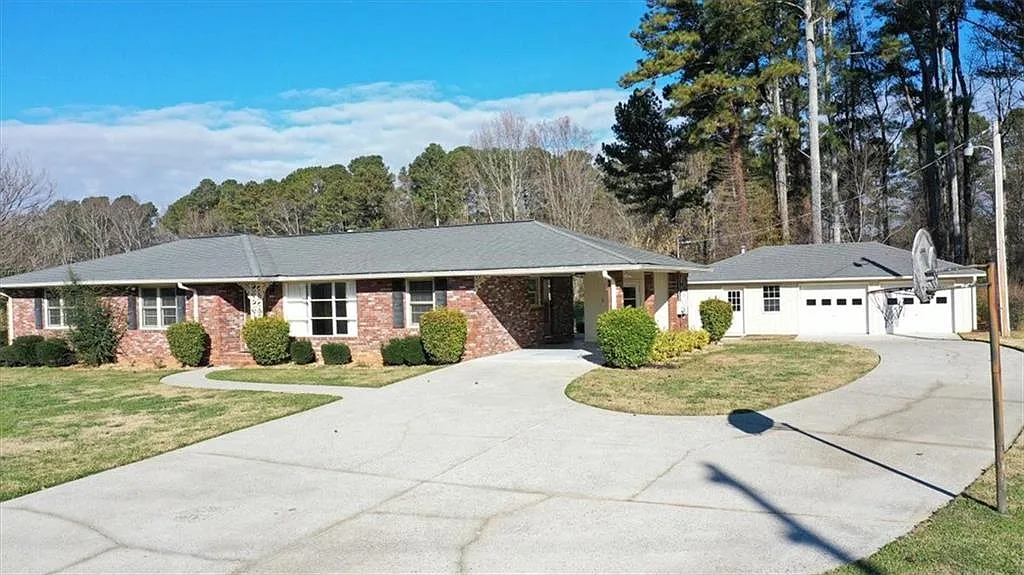 3 bed, 2.0 bath, 1980 sqft, $2,800 — Photo 2