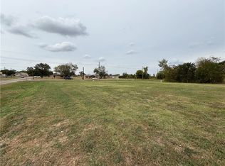 W Jacinto St, Groesbeck, TX 76642