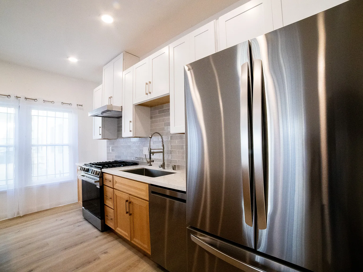 Just-renovated 2 bed/2 bath with a standout open kitchen in West Hollywood/ Beverly Grove — Photo 4