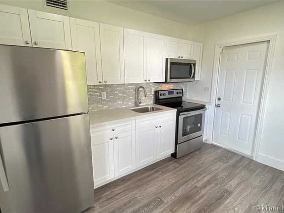 5th image of 16410 NW 23rd Ct