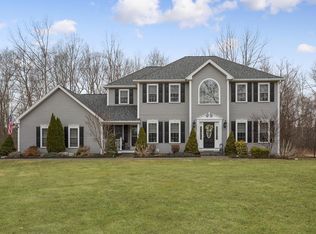 18 Wallace Rd, Sturbridge, MA 01566