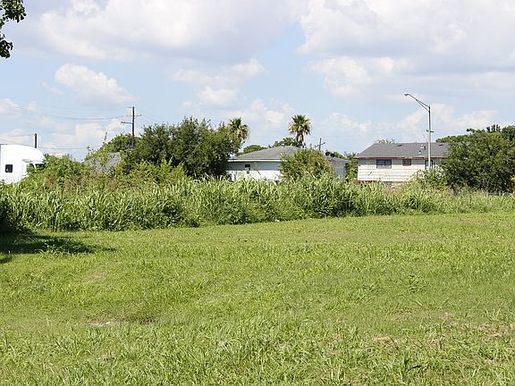 2nd image of 4740 Ray Ave
