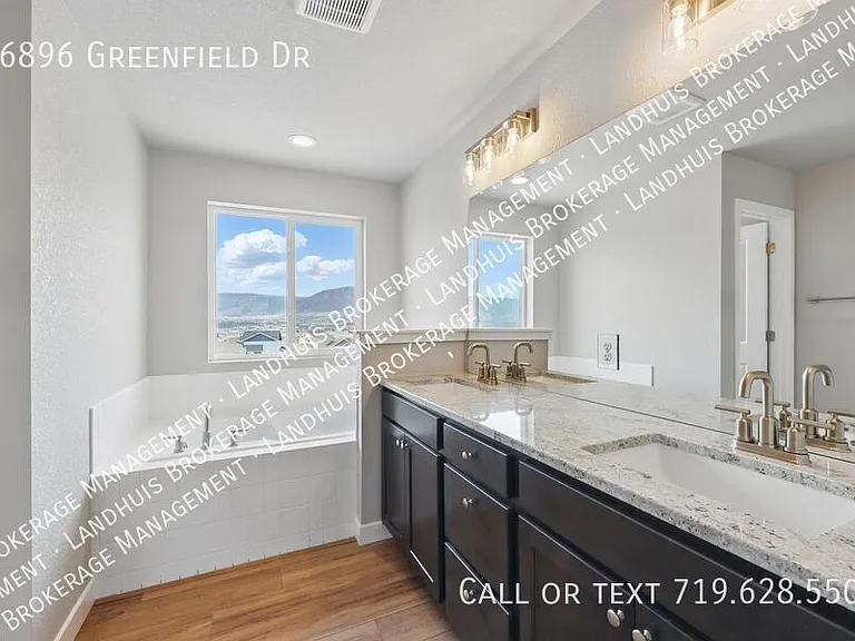 16896 Greenfield Dr — Photo 17
