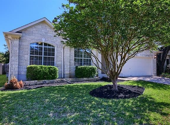 3rd image of 914 Brighton Bend Ln