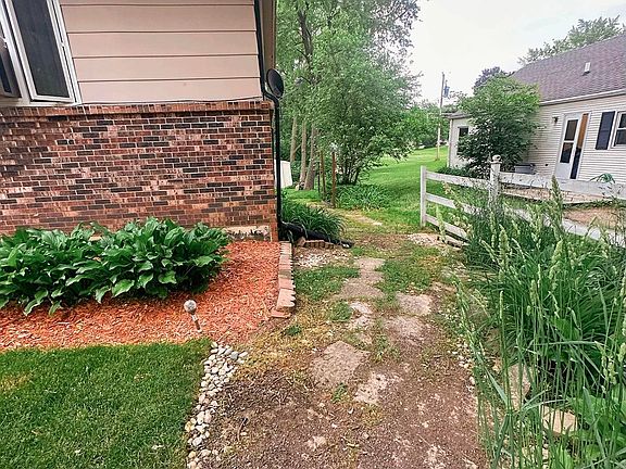 3rd image of 412 Morningside Dr