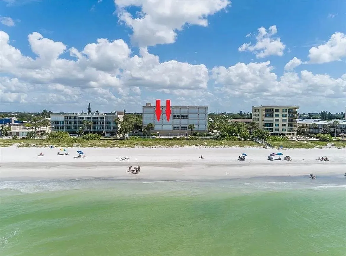 2 15th Ave — Photo 2