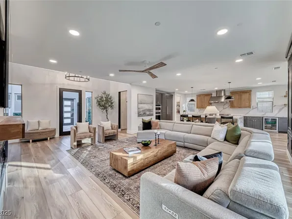 365 Crown Mesa Ave, Las Vegas, NV 89138