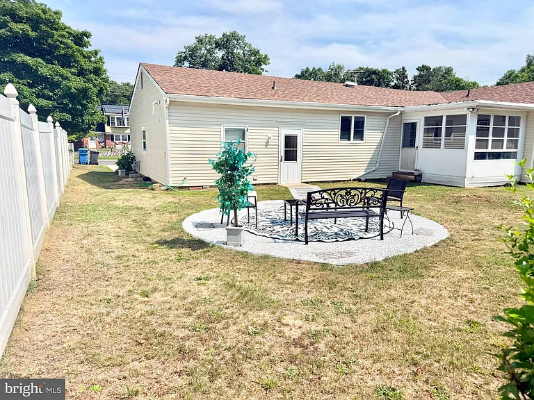104 Nautilus Dr — Photo 13