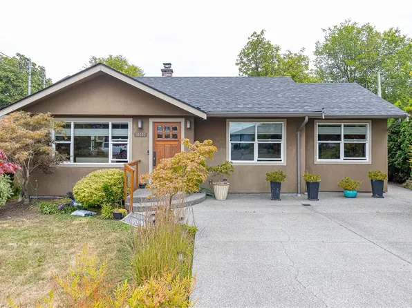 10107 3rd St, Sidney, BC V8L 3B4