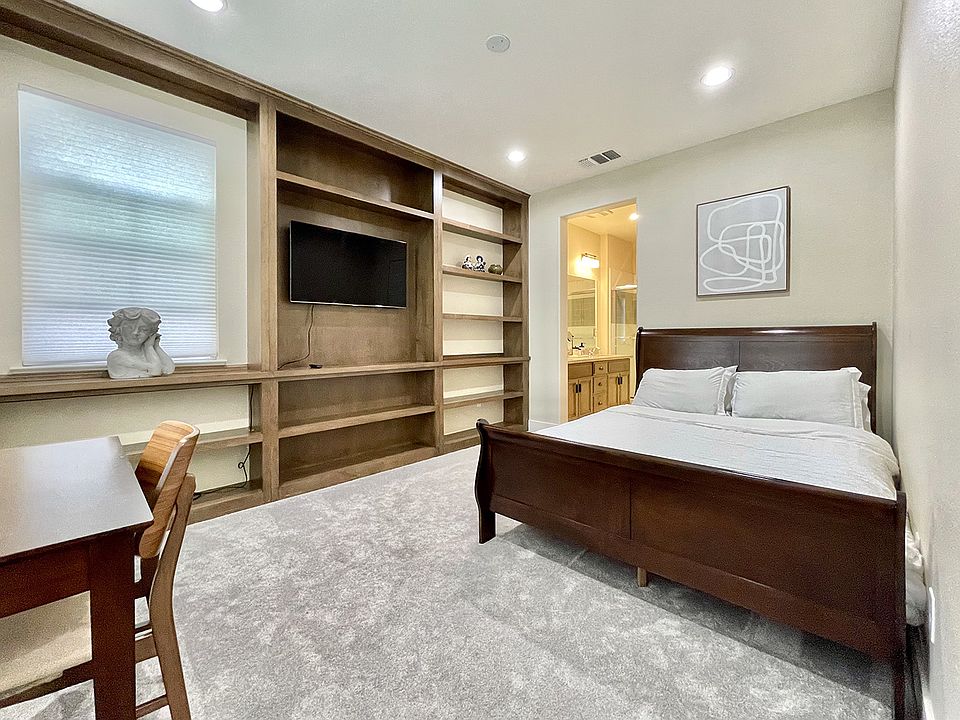 1st image of 2757 5th St