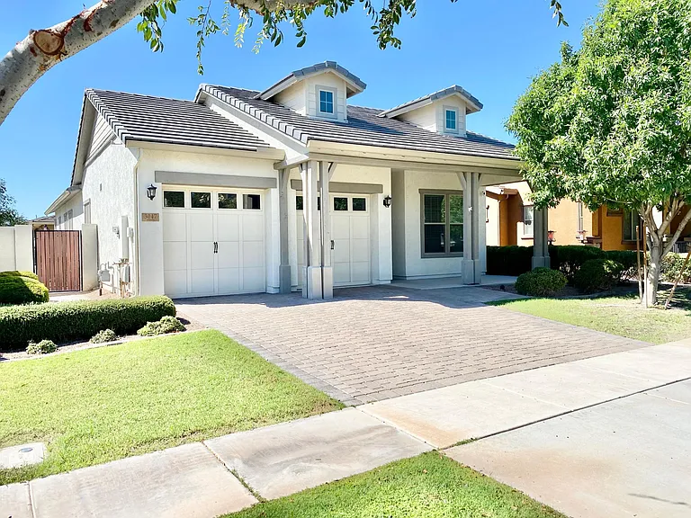 3047 E Austin Dr — Photo 2