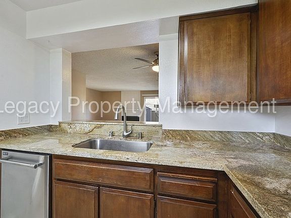 5th image of 4902 Calle De Escuela