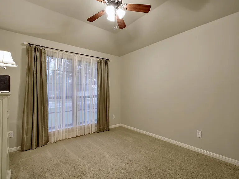 2251 Hazelwood Dr — Photo 17